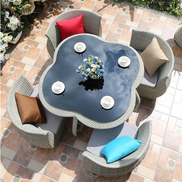 Set of 5 wicker garden chairs and tables; Sale