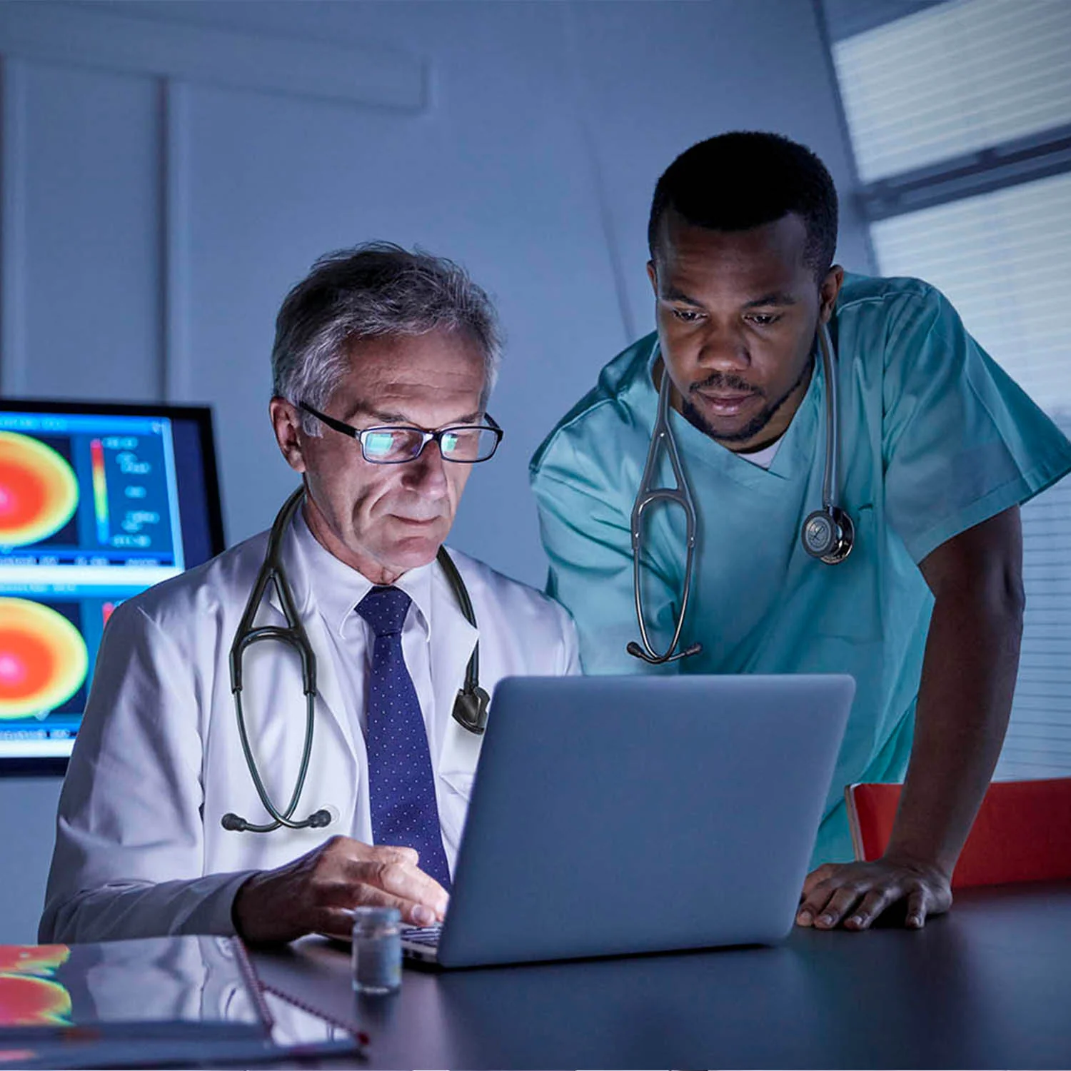 Stéthoscope de cardiologie Littmann Master 2025 : Noir et fumé 2176