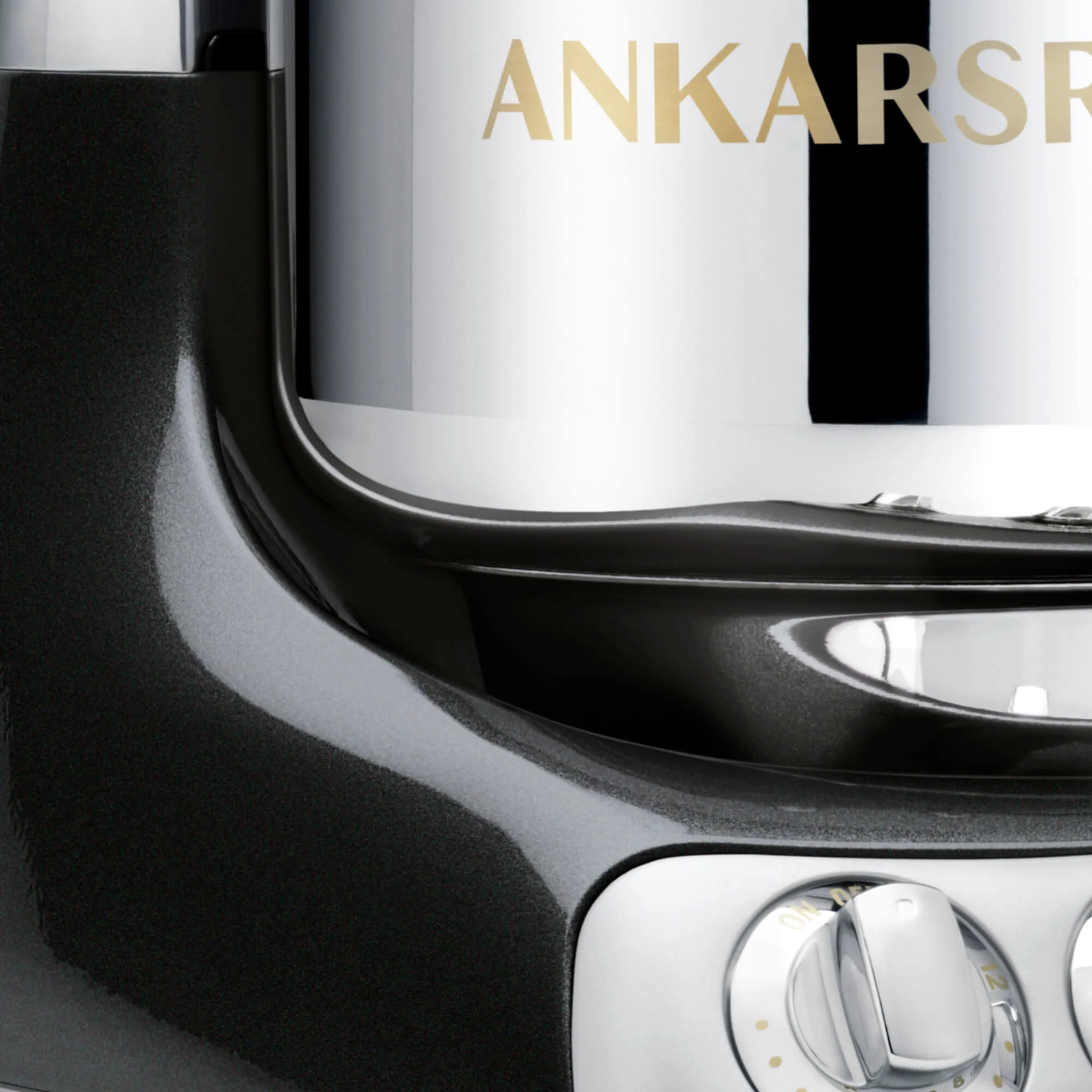Ankarsrum Assistent Original 6230 – Multifunktionale Küchenmaschine im Retro-Design. 7-Liter-Edelstahlschüssel. 1500-W-Motor. Umfangreiches Zubehör. Handgefertigt in Schweden. 7 Jahre Garantie.