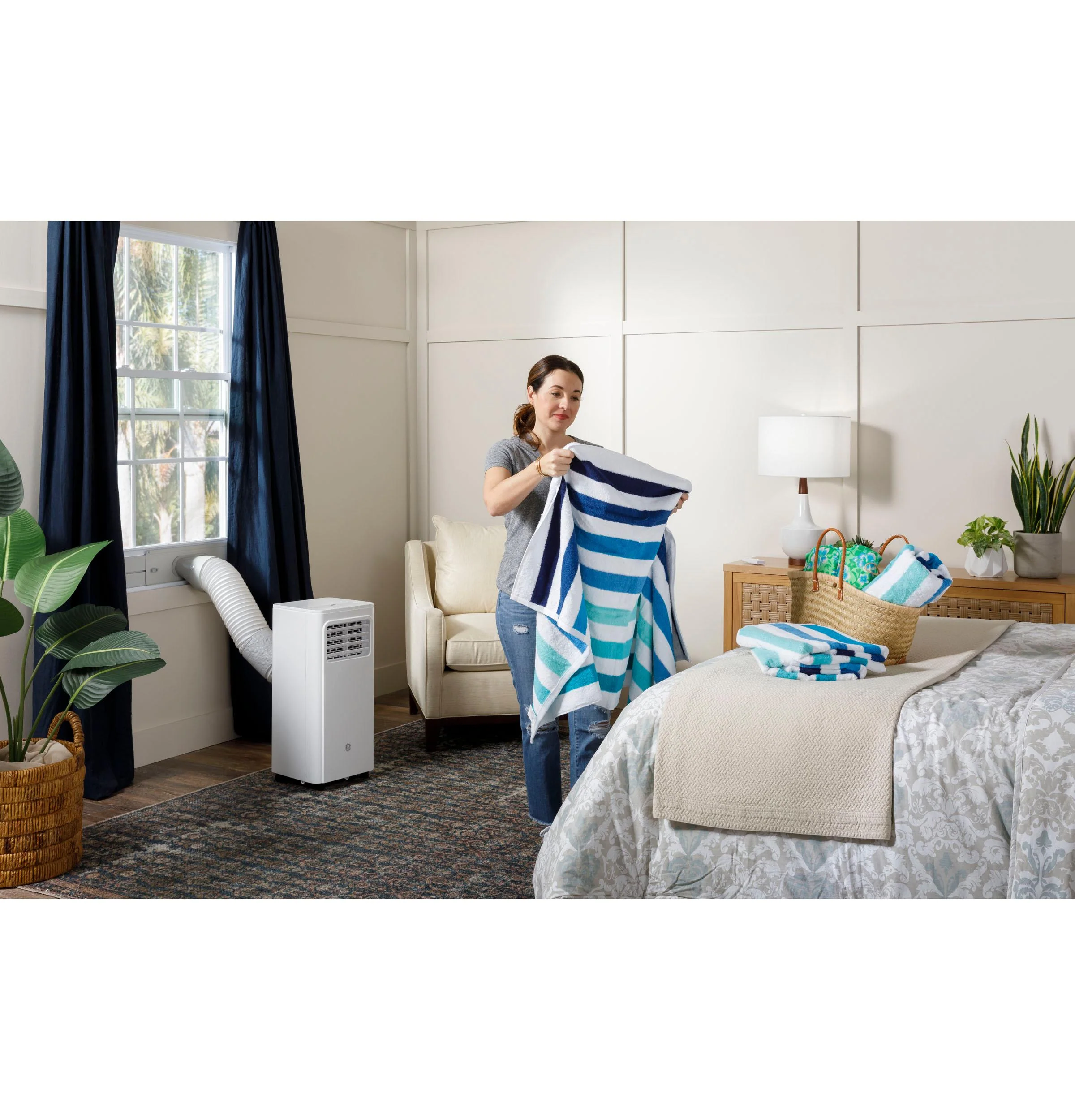 2025 GE Appliances APFD05JASW – 5.100 BTU bærbar klimaanlæg med affugter og fjernbetjening (hvid)