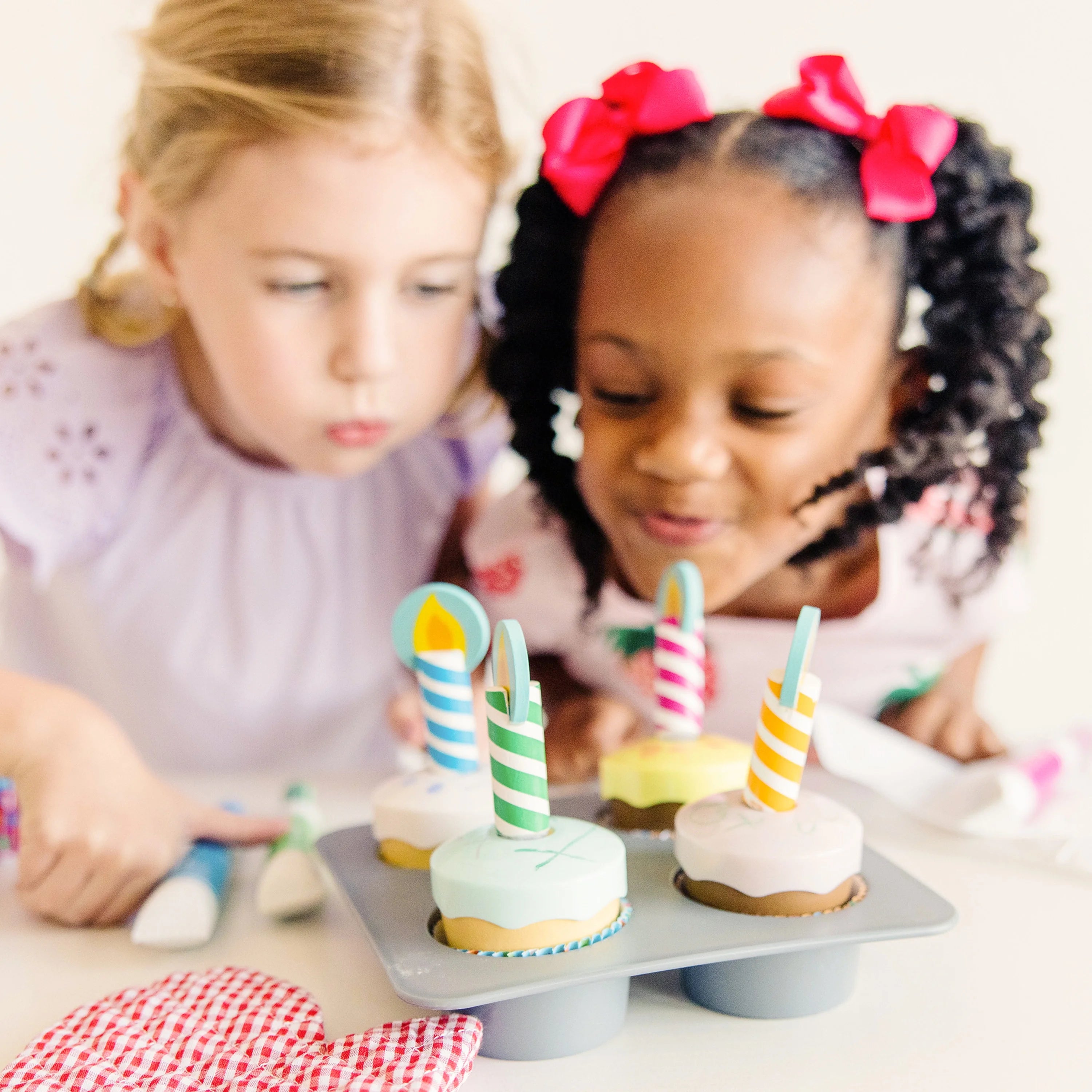 Melissa & Doug Holz-Spielset zum Backen und Dekorieren von Cupcakes – FSC-zertifiziert
