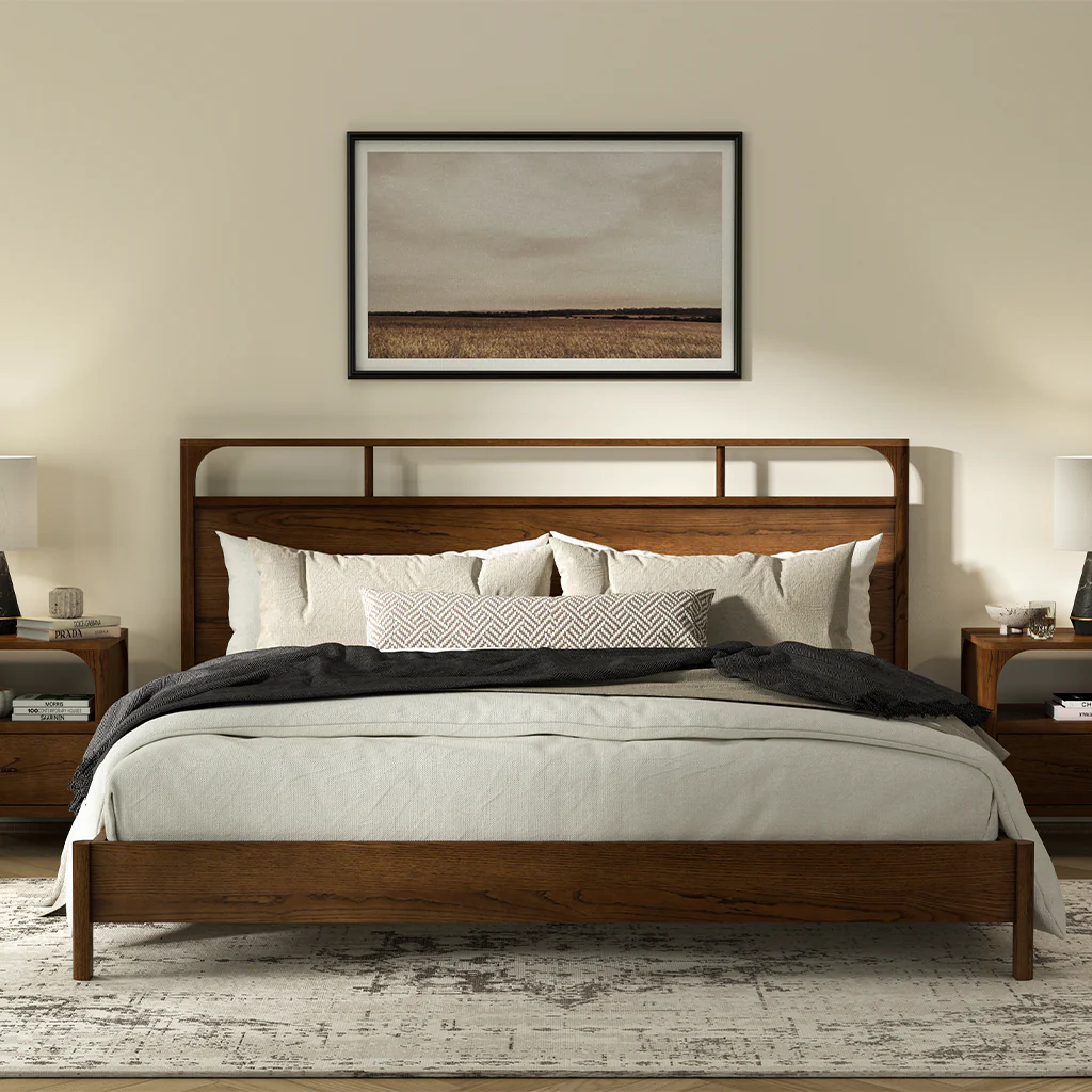 Cali Oak-seng med valnøddebejdsning – naturlig elegance og omhyggelige finish