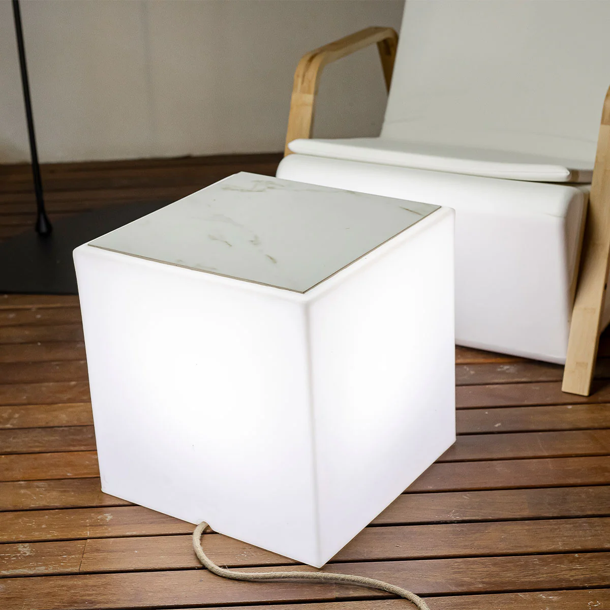 Bora Beistelltisch mit Beleuchtung | FÜR DEN INNENBEREICH