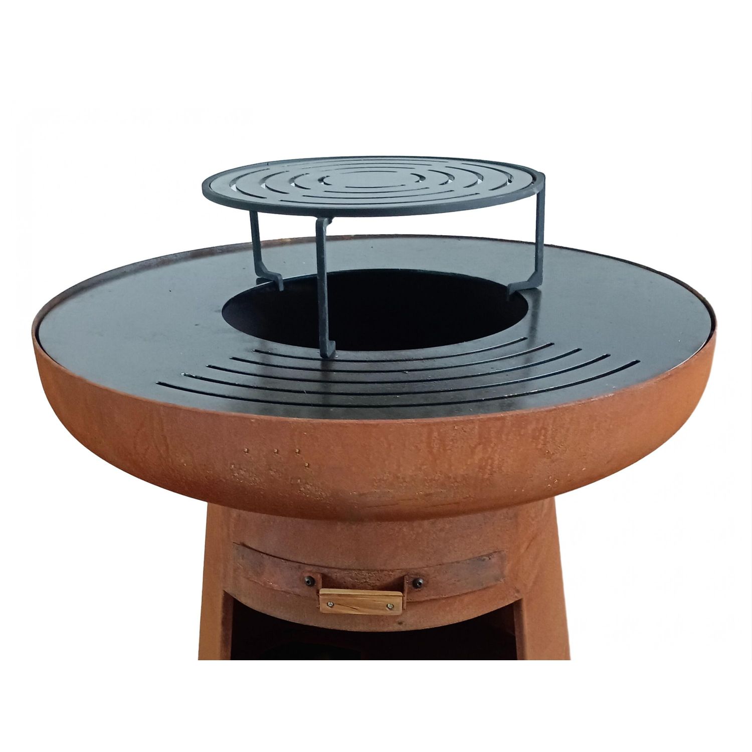 Runder Grill mit runder Stahlgrillplatte und Grillrost