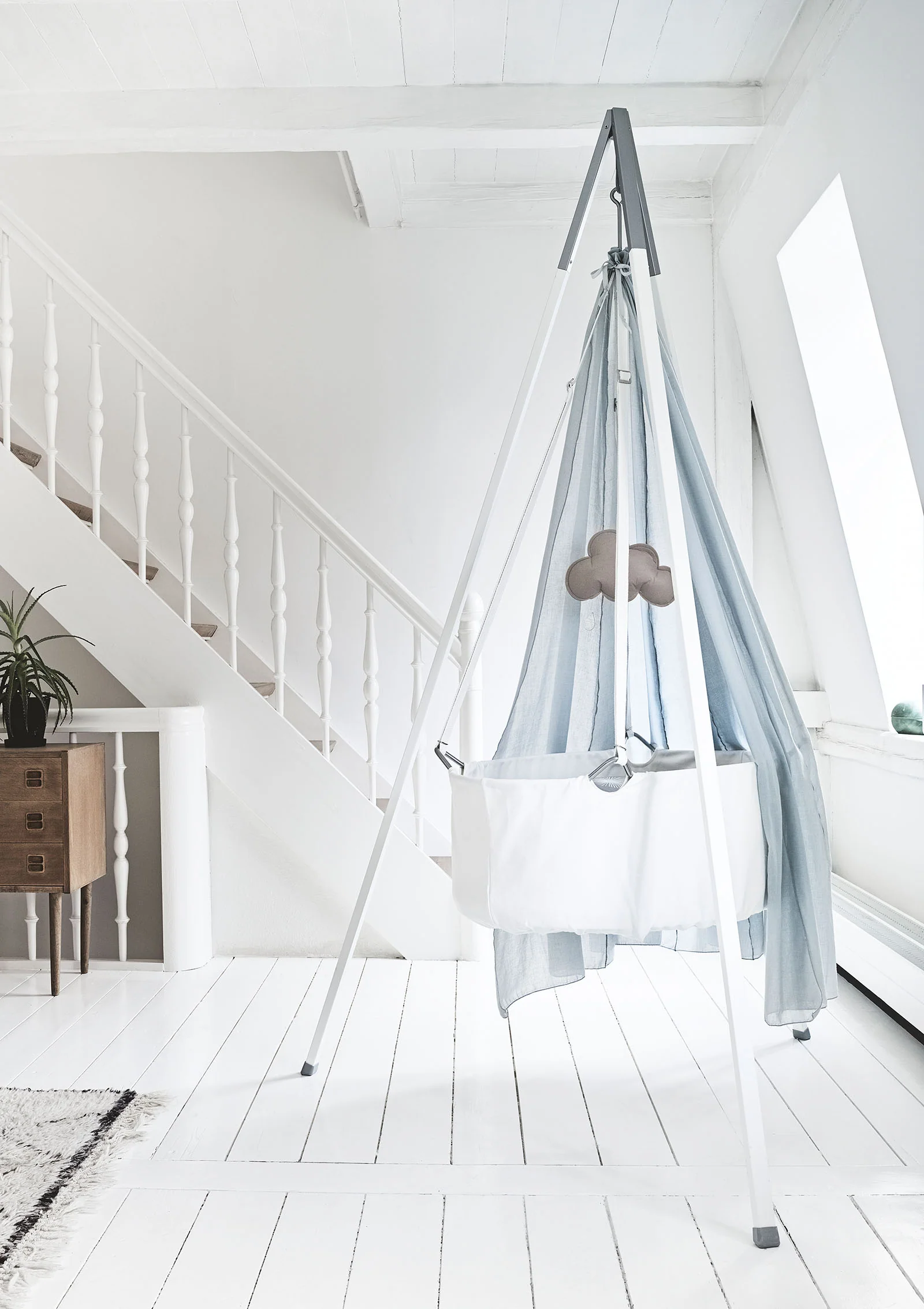 Kinderbett-Set „Classic“ (Modelljahr 2025) mit weißem/weißem Ständer