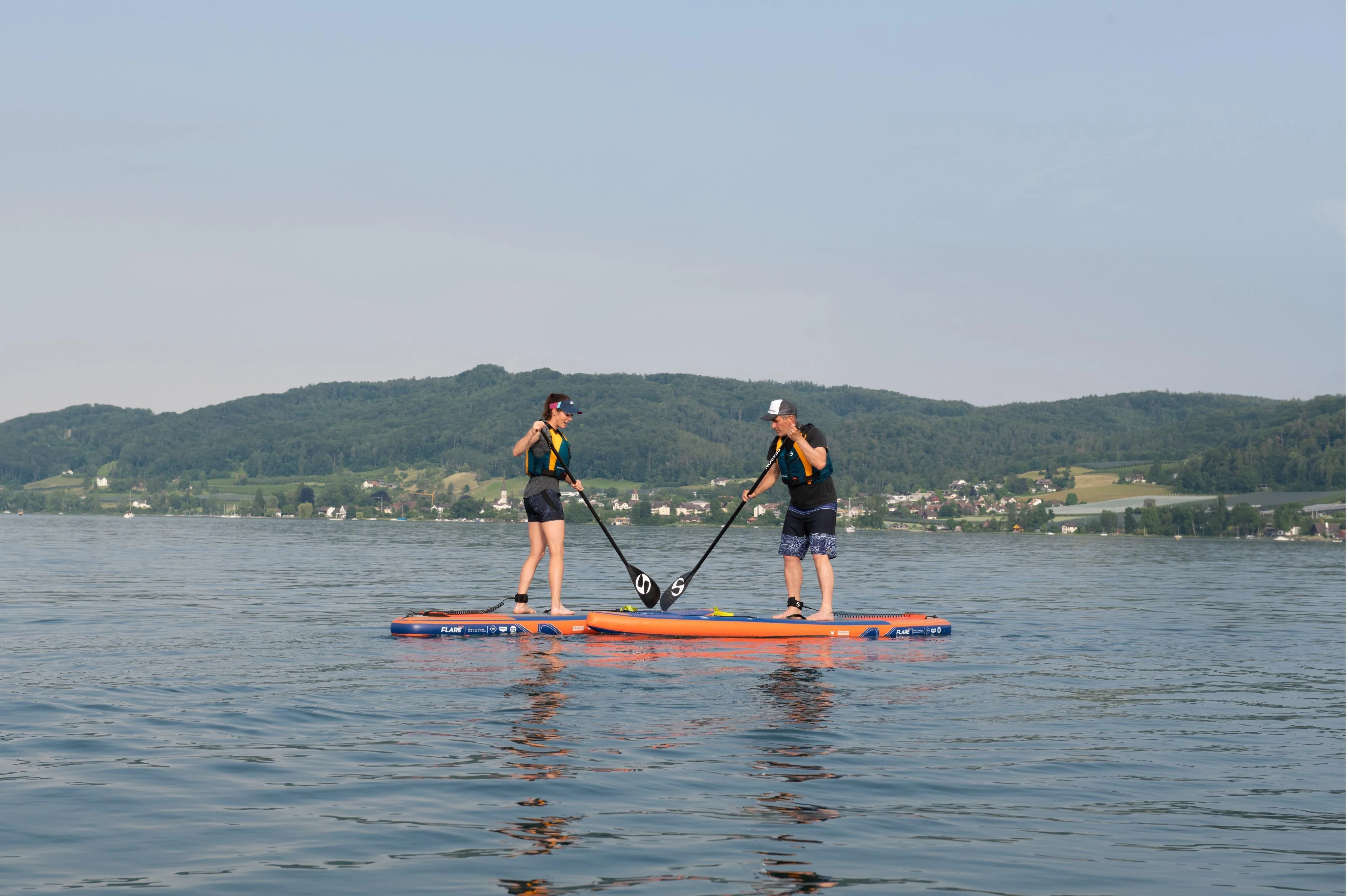 2025 Flare 10.8 Oppusteligt SUP-board – Let og stabilt. Vævet dropstitch-konstruktion. Tilbehør inkluderet i rygsæk.