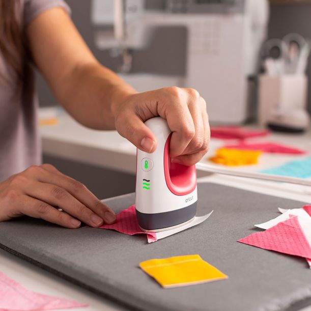 EasyPress Mini™ i hindbærfarvet + pakke med essentielle strygeartikler