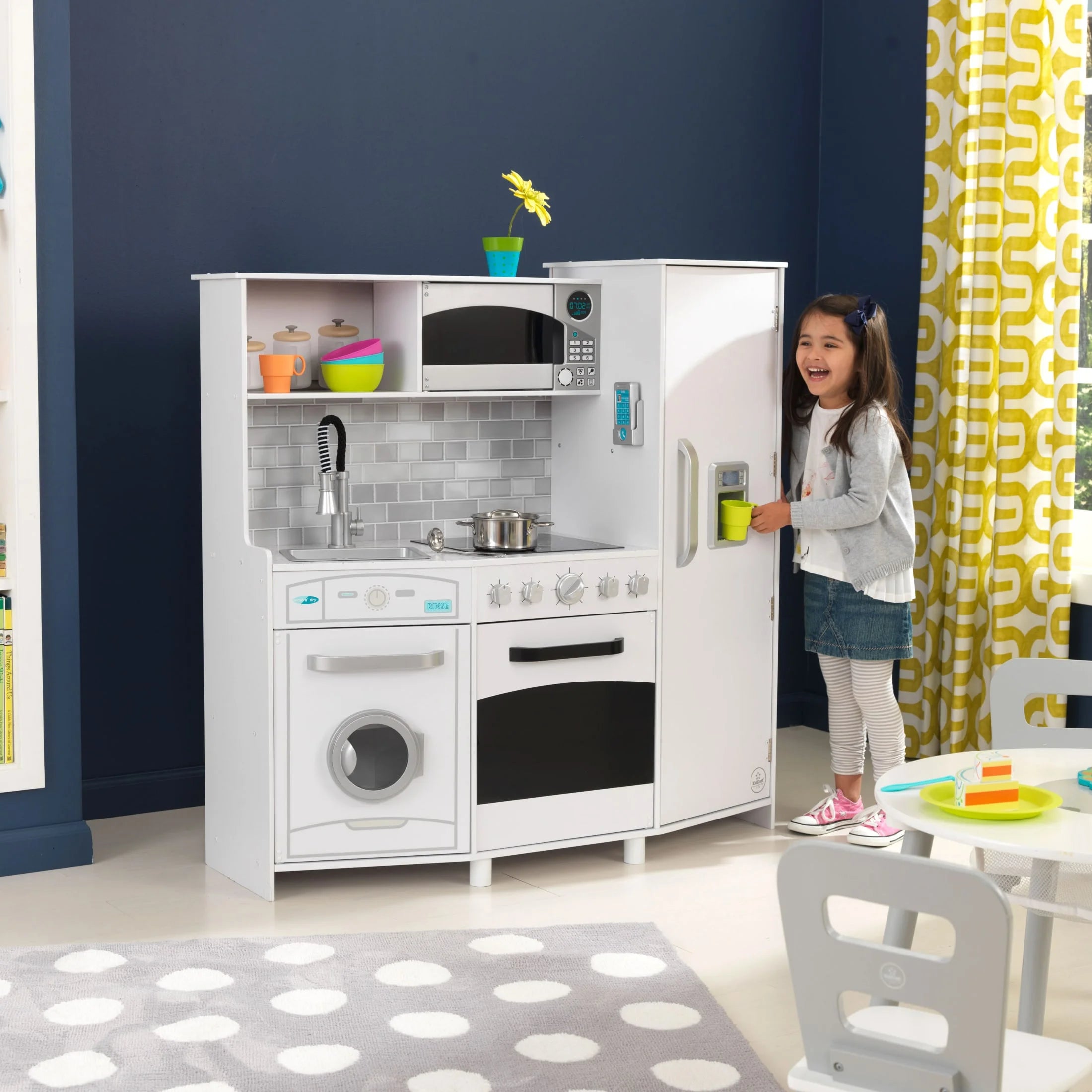 Grande cuisine enfant en bois KidKraft avec lumières et sons, machine à glaçons et téléphone – Blanc
