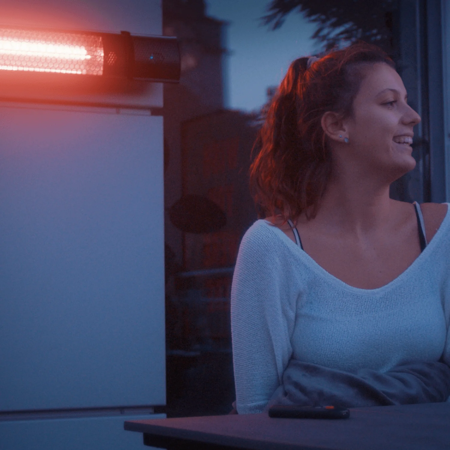 Infrarød vægmonteret terrassevarmer med fjernbetjening og 2 varmeniveauer