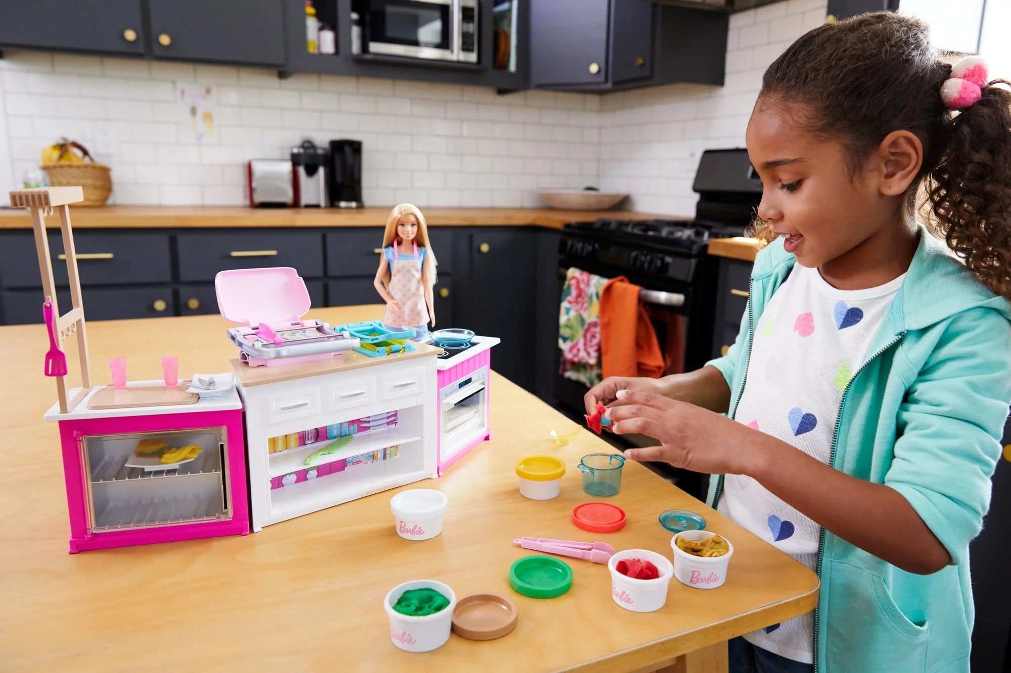 Barbie Ultimativt Køkken til Madlavning og Bagning med Kokkedukke