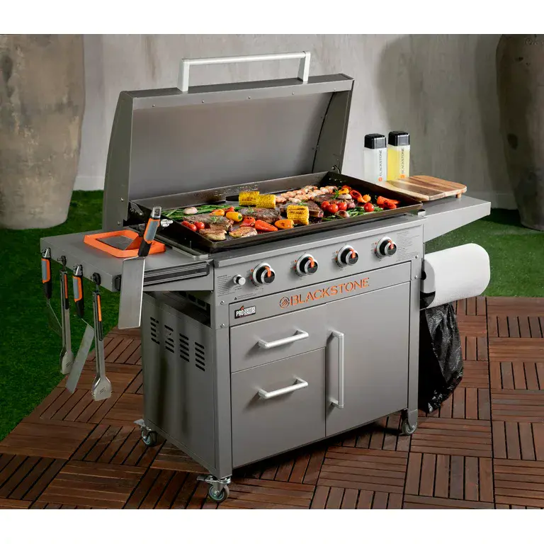 Blackstone ProSeries 36" stegeplade med 4 brændere og emhætte