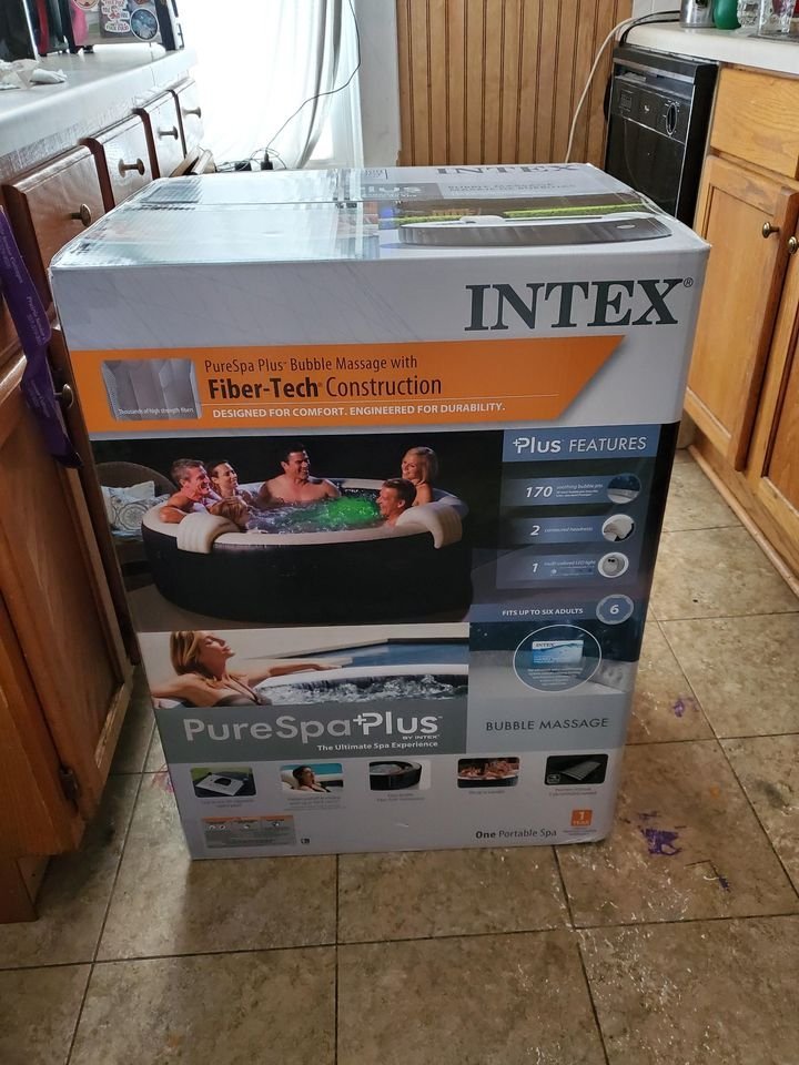 85 Portable inflatable hot tub for 6 people with 170 jets and heating pump