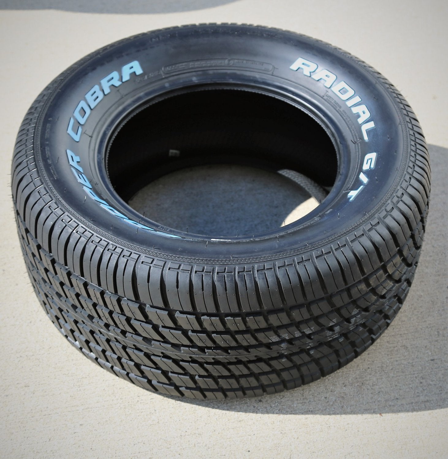 Pneu Cooper Cobra Radial G/T 295/50R15 105S toutes saisons (2025)