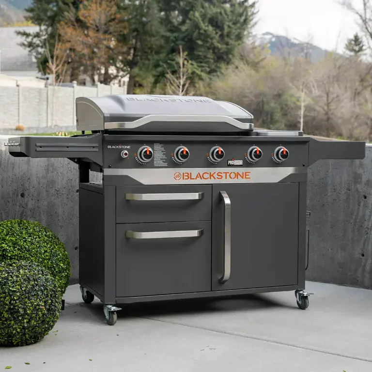Blackstone ProSeries gaskomfurstation med 5 x 28" brændere og sideplade