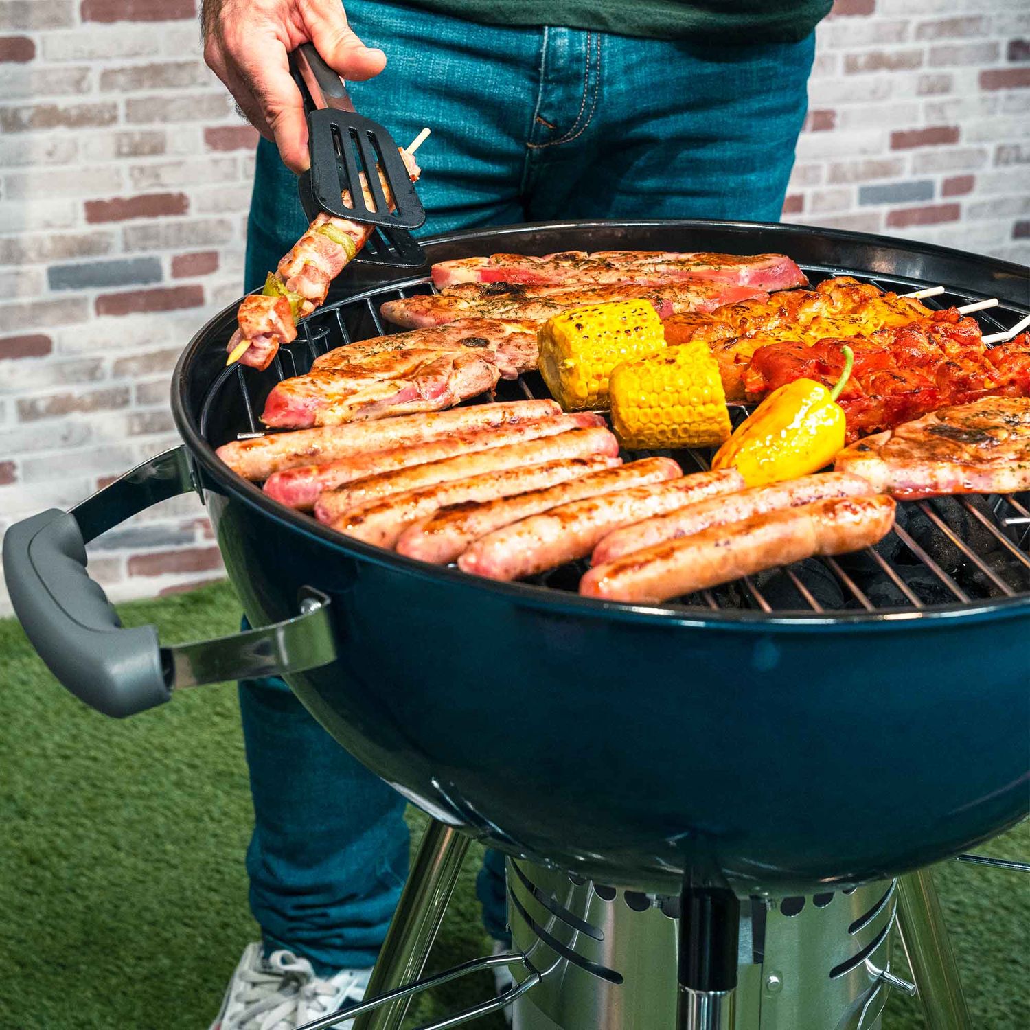 Barbecue à charbon portable rond Kekai Yellowstone 58 x 47 x 100 cm avec roulettes, couvercle émaillé bleu et briquet