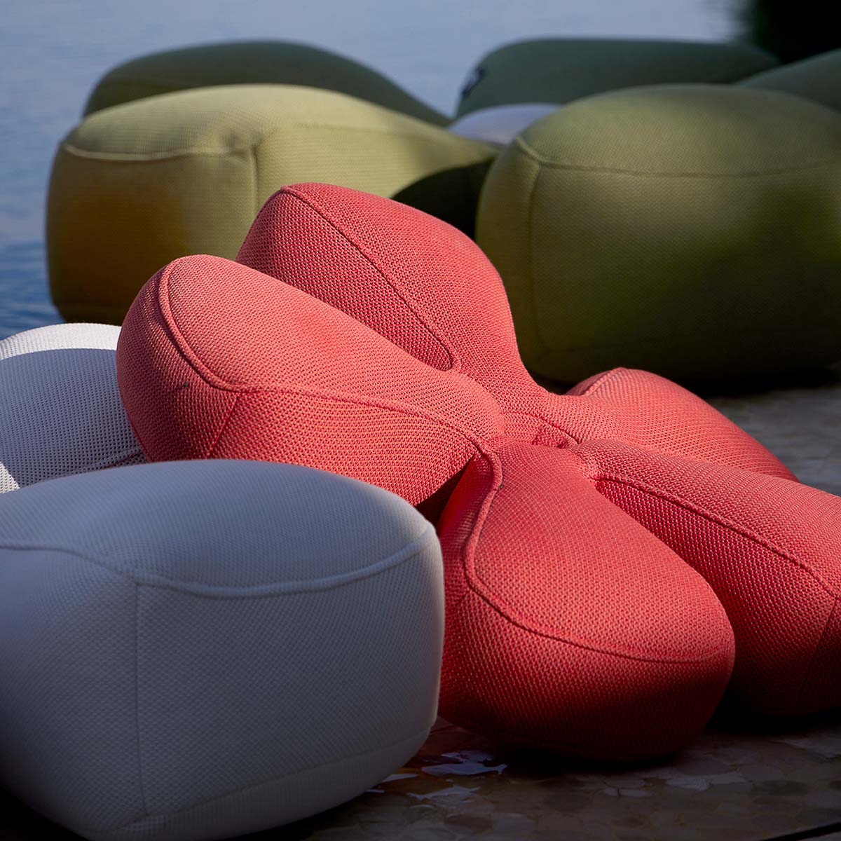 Schwimmender Blumensitz