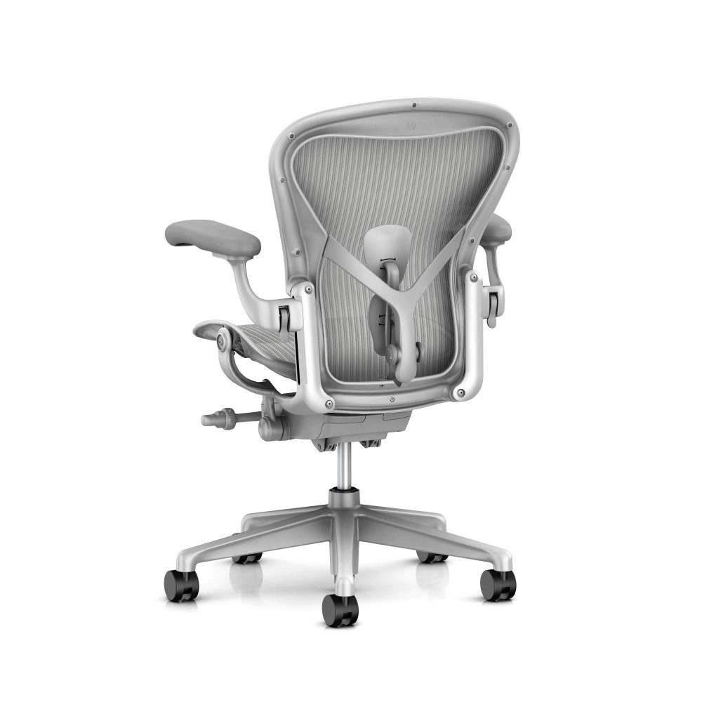 2025 Herman Miller Aeron Remastered kontorstol, størrelse C - mineralfarve. Fuld justerbarhed. Hjul til hårdt gulv.