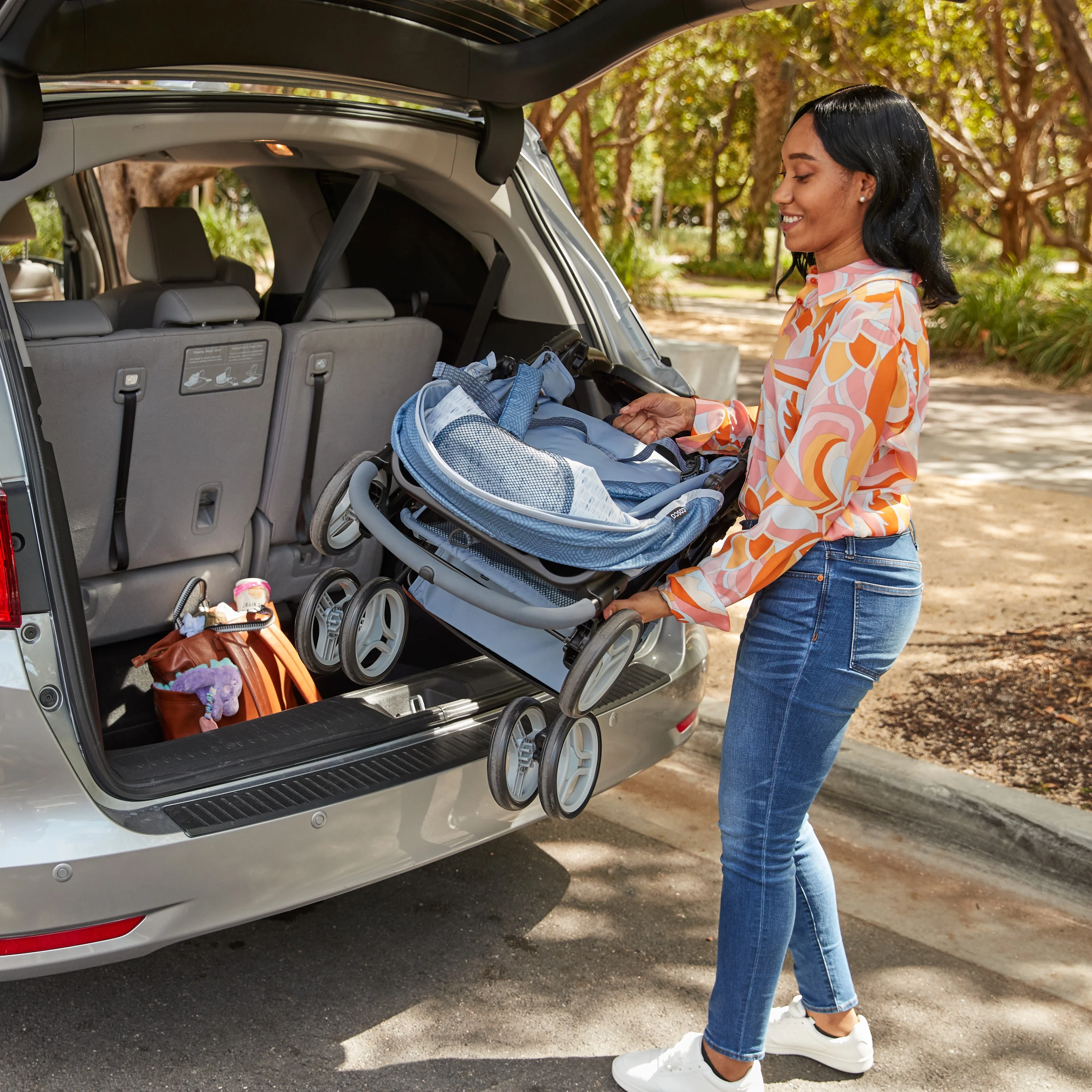 Système de voyage Cosco Kids Lift & Stroll DX 2025. Flèches grises. Pour les tout-petits. Unisexe