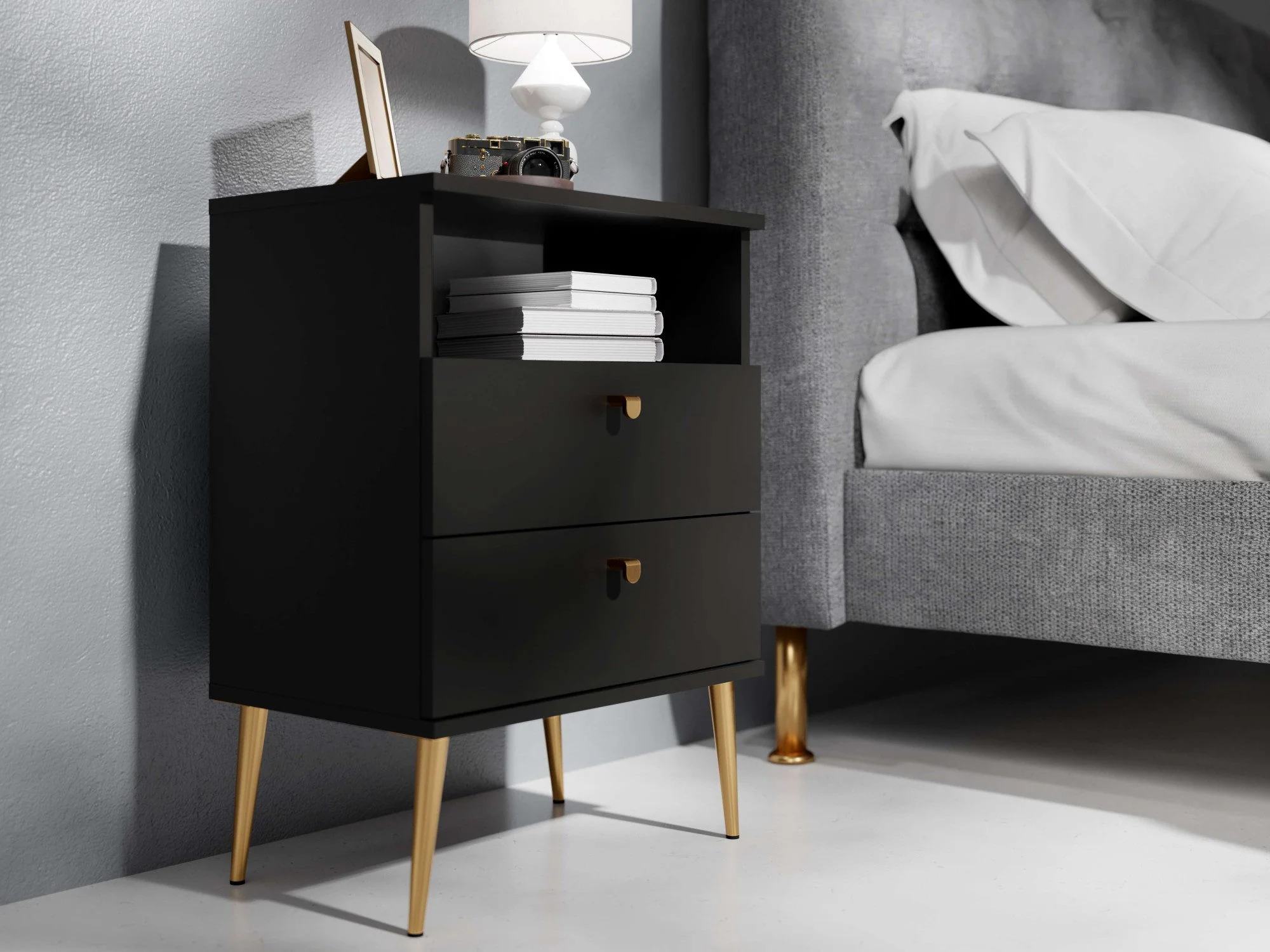 Table de chevet Elyria au design noir élégant, poignées en métal – 50 cm