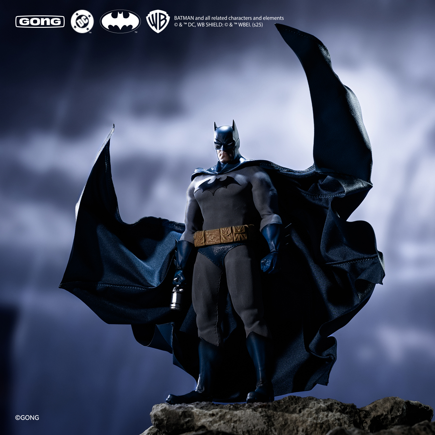 (In Stock)POPMART 1/8 GONG-013 Batman Hush Series - Batman Costume 17.5cm Tall Action Figure