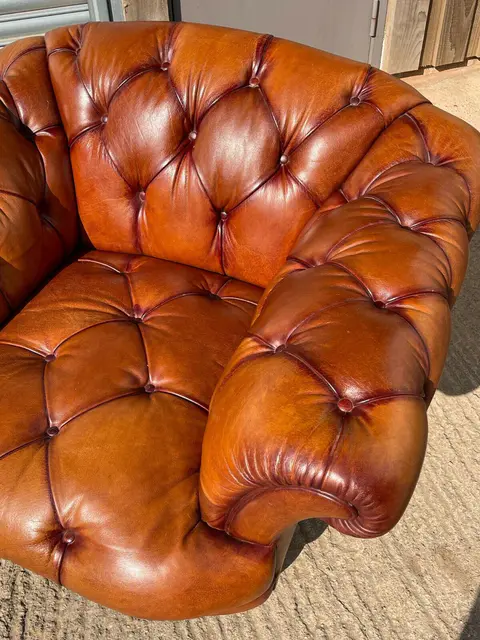 TETRAD OSKAR LEATHER SUITE INCLUDING GRAND SOFA, 2 ARMCHAIRS + FOOTSTOOL