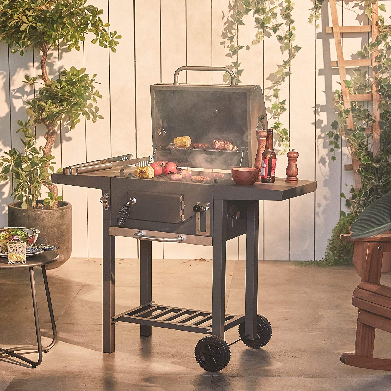 VonHaus Compact Charcoal BBQ – Barbecue with Warming Rack, Adjustable Height & Temperature Gauge – Portable, Bottle Opener Feature, Ash Catcher & Additional Storage Shelf